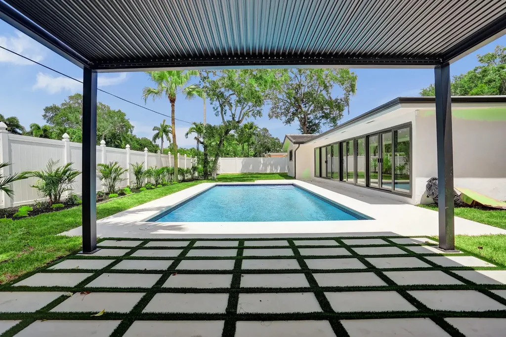 669 SW 3rd Street Boca Raton FL 33486
