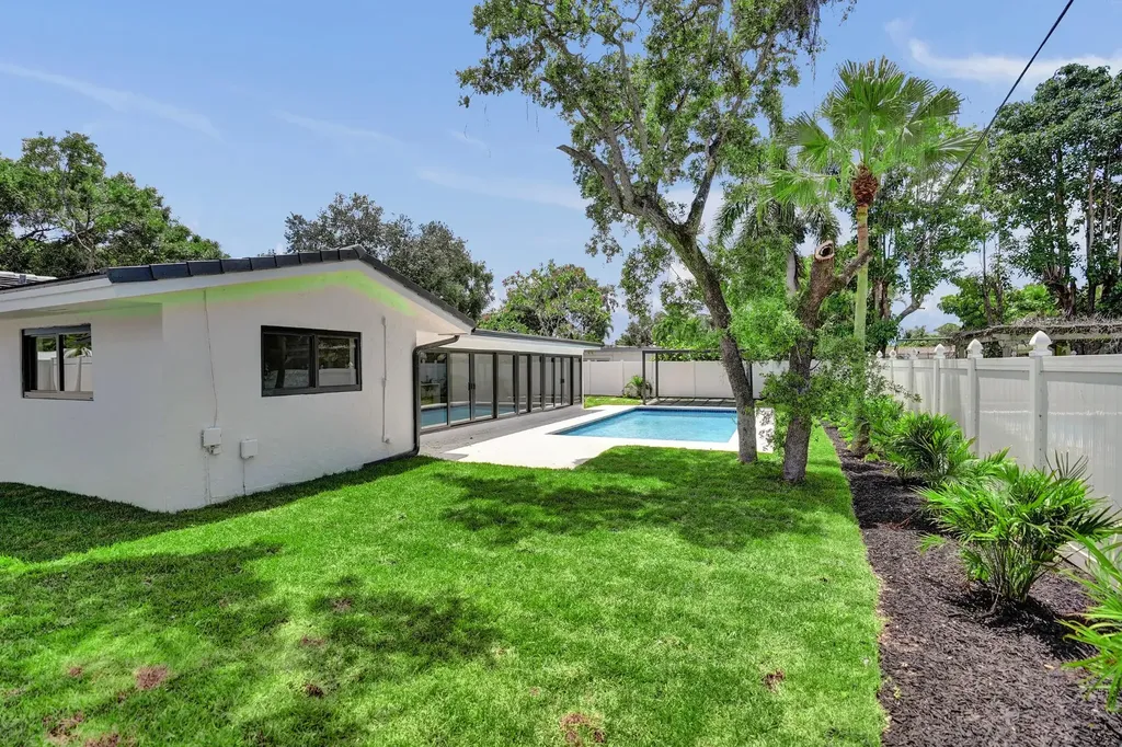 669 SW 3rd Street Boca Raton FL 33486