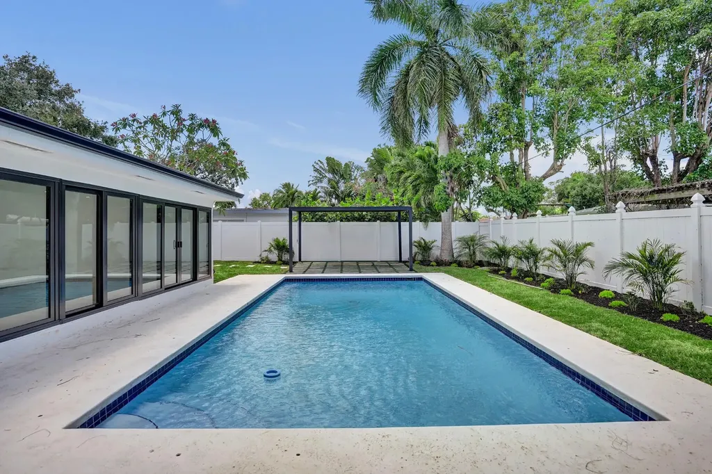 669 SW 3rd Street Boca Raton FL 33486