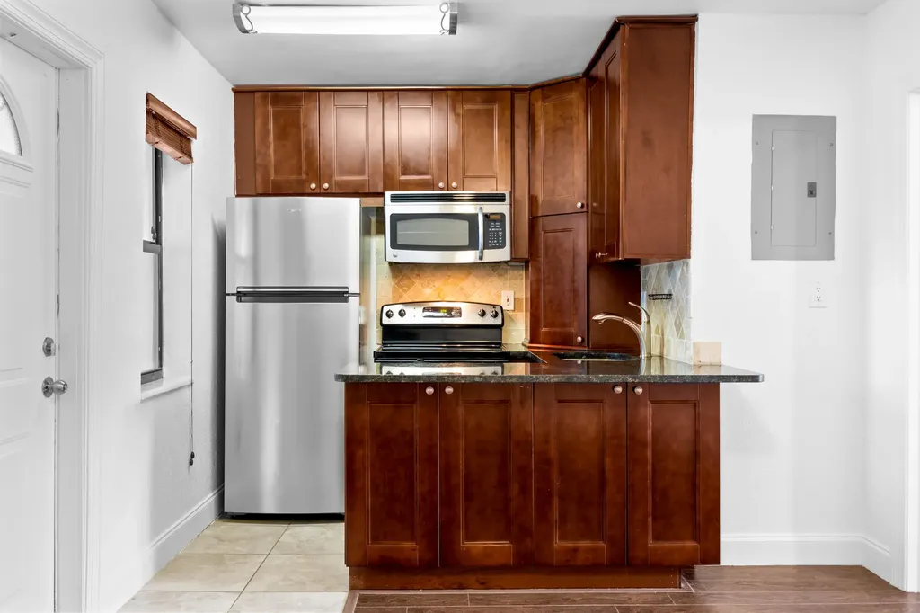 413 SE 16th Street Fort Lauderdale FL 33316