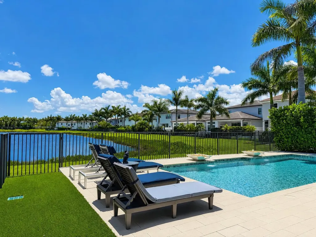 17370 Santaluce Manor Boca Raton FL 33496