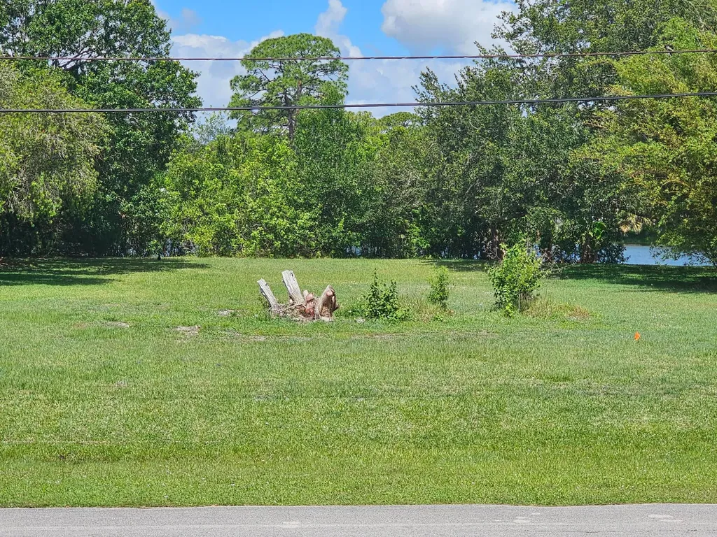 5707 University Lane Fort Pierce FL 34951