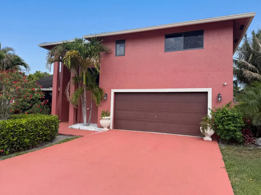 118 Waterway Royal Palm Beach FL 33411