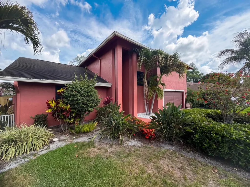 118 Waterway Royal Palm Beach FL 33411