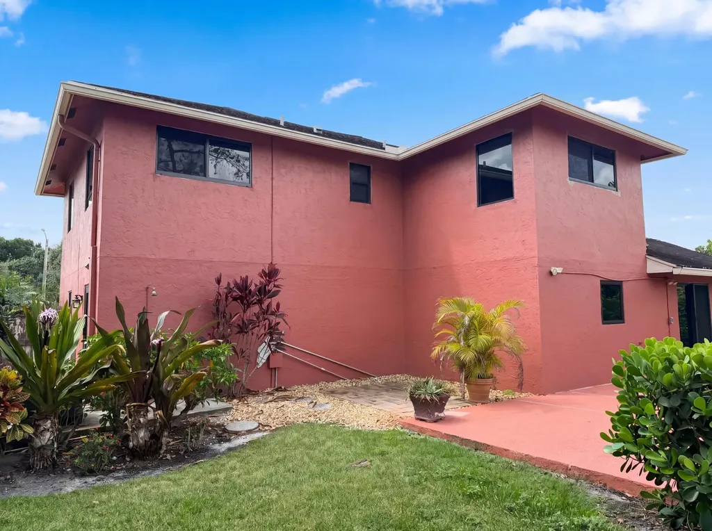 118 Waterway Royal Palm Beach FL 33411