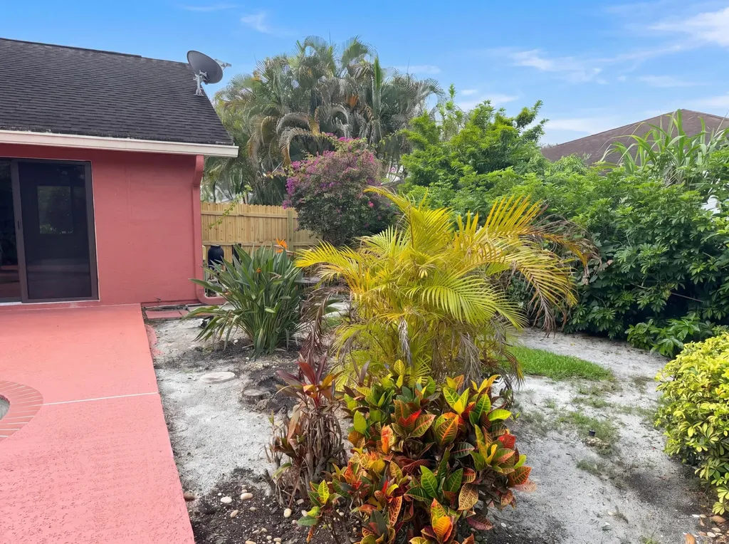 118 Waterway Royal Palm Beach FL 33411