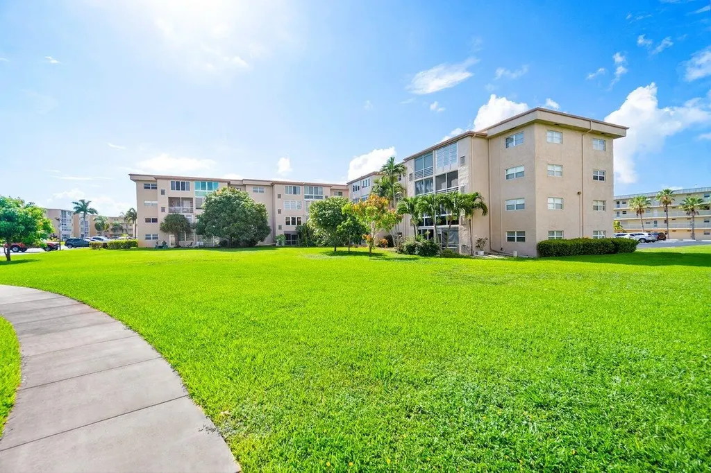 2615 NE 1st Court Boynton Beach FL 33435