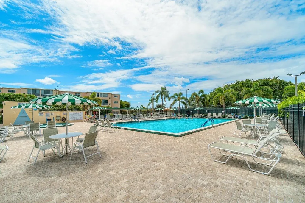2615 NE 1st Court Boynton Beach FL 33435