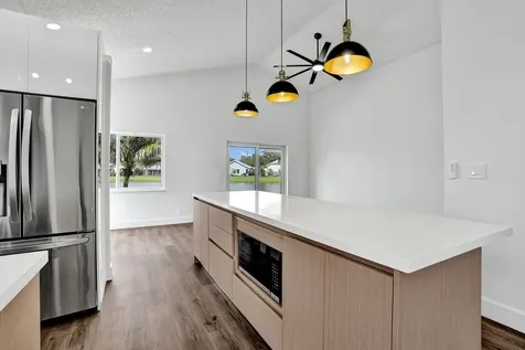 8865 Lake Park Circle S Davie FL 33328