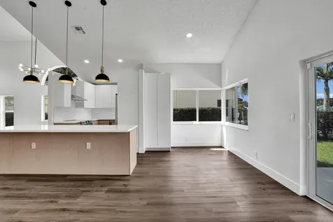 8865 Lake Park Circle S Davie FL 33328