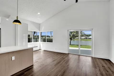 8865 Lake Park Circle S Davie FL 33328
