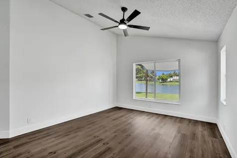 8865 Lake Park Circle S Davie FL 33328