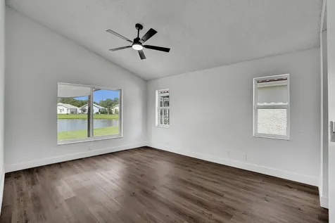 8865 Lake Park Circle S Davie FL 33328