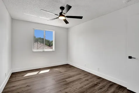 8865 Lake Park Circle S Davie FL 33328
