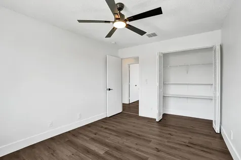 8865 Lake Park Circle S Davie FL 33328