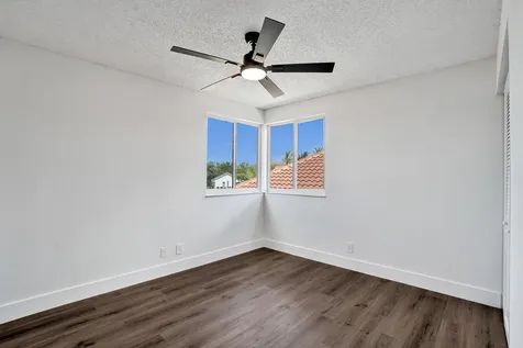 8865 Lake Park Circle S Davie FL 33328