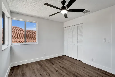 8865 Lake Park Circle S Davie FL 33328