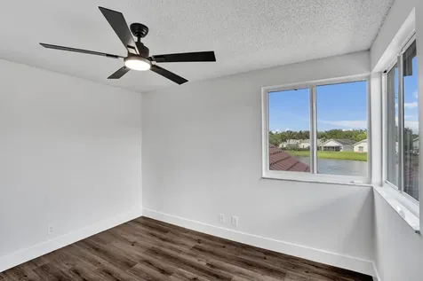 8865 Lake Park Circle S Davie FL 33328