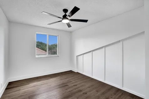 8865 Lake Park Circle S Davie FL 33328