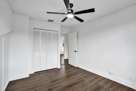 8865 Lake Park Circle S Davie FL 33328