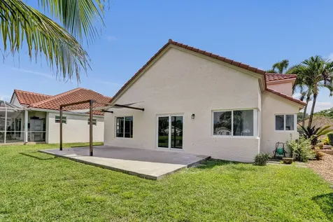 8865 Lake Park Circle S Davie FL 33328