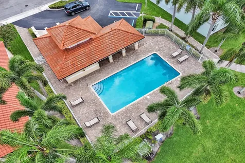 8865 Lake Park Circle S Davie FL 33328