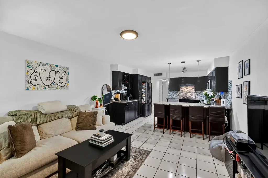 4011 N Meridian Avenue Miami Beach FL 33140