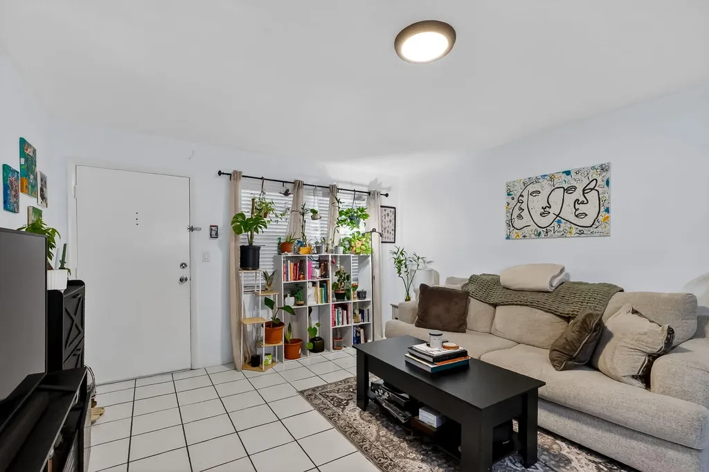 4011 N Meridian Avenue Miami Beach FL 33140