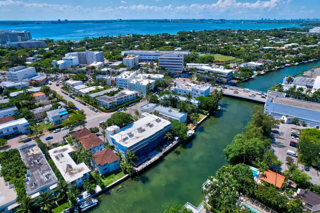 4011 N Meridian Avenue Miami Beach FL 33140