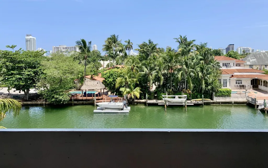 4011 N Meridian Avenue Miami Beach FL 33140