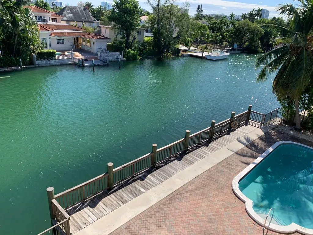 4011 N Meridian Avenue Miami Beach FL 33140