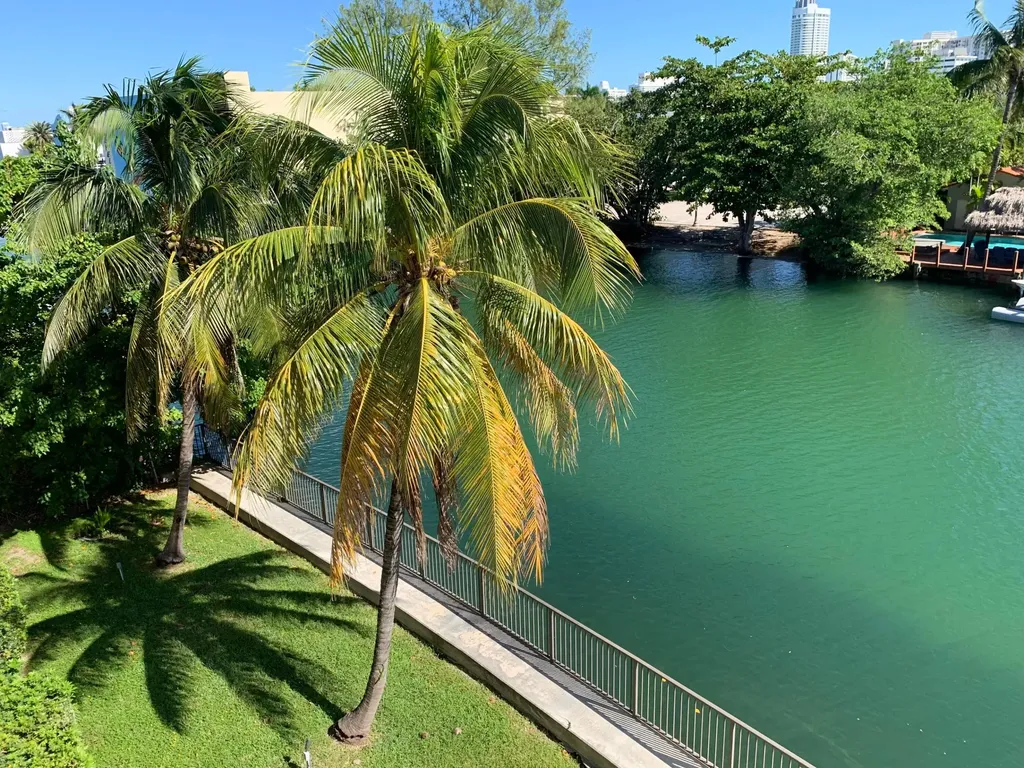 4011 N Meridian Avenue Miami Beach FL 33140
