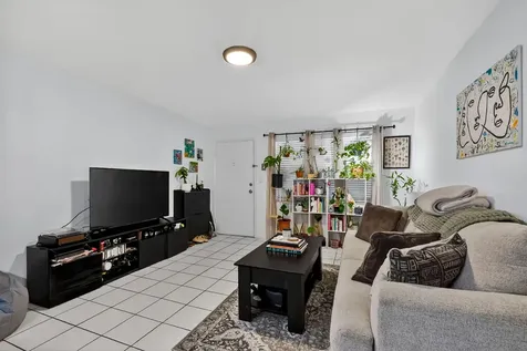 4011 N Meridian Avenue Miami Beach FL 33140
