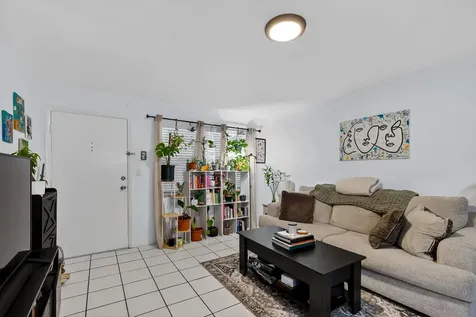4011 N Meridian Avenue Miami Beach FL 33140