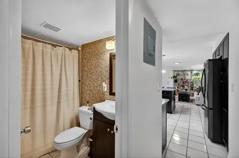 4011 N Meridian Avenue Miami Beach FL 33140