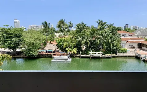 4011 N Meridian Avenue Miami Beach FL 33140