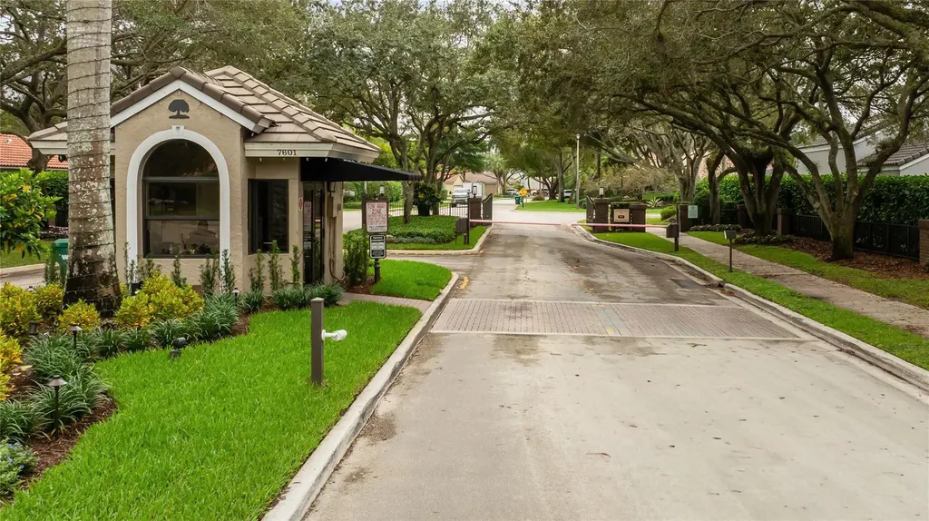 6660 NW 75th Place Parkland FL 33067