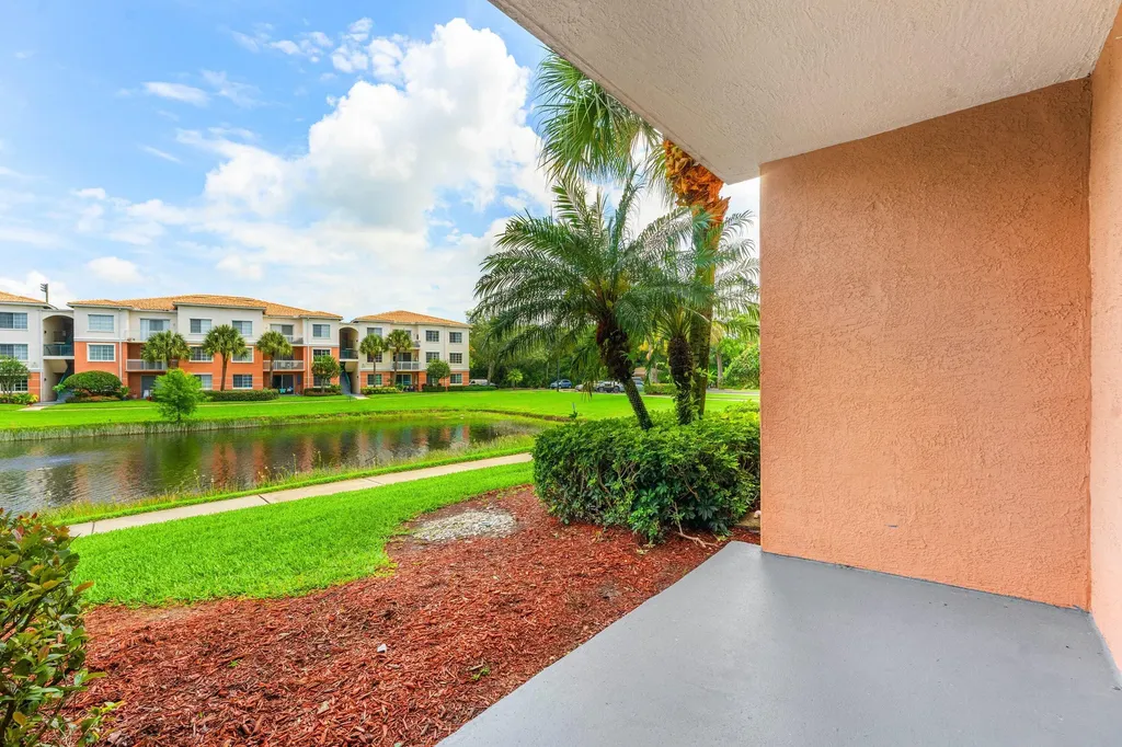 10106 W Myrtlewood Circle Circle W Palm Beach Gardens FL 33418