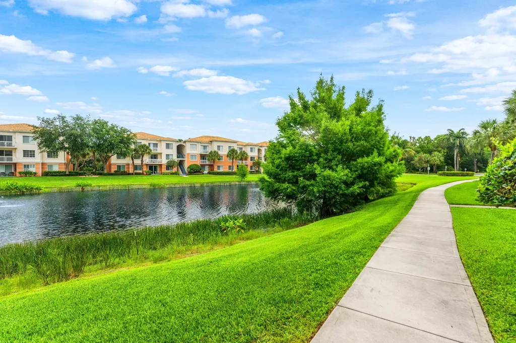 10106 W Myrtlewood Circle Circle W Palm Beach Gardens FL 33418