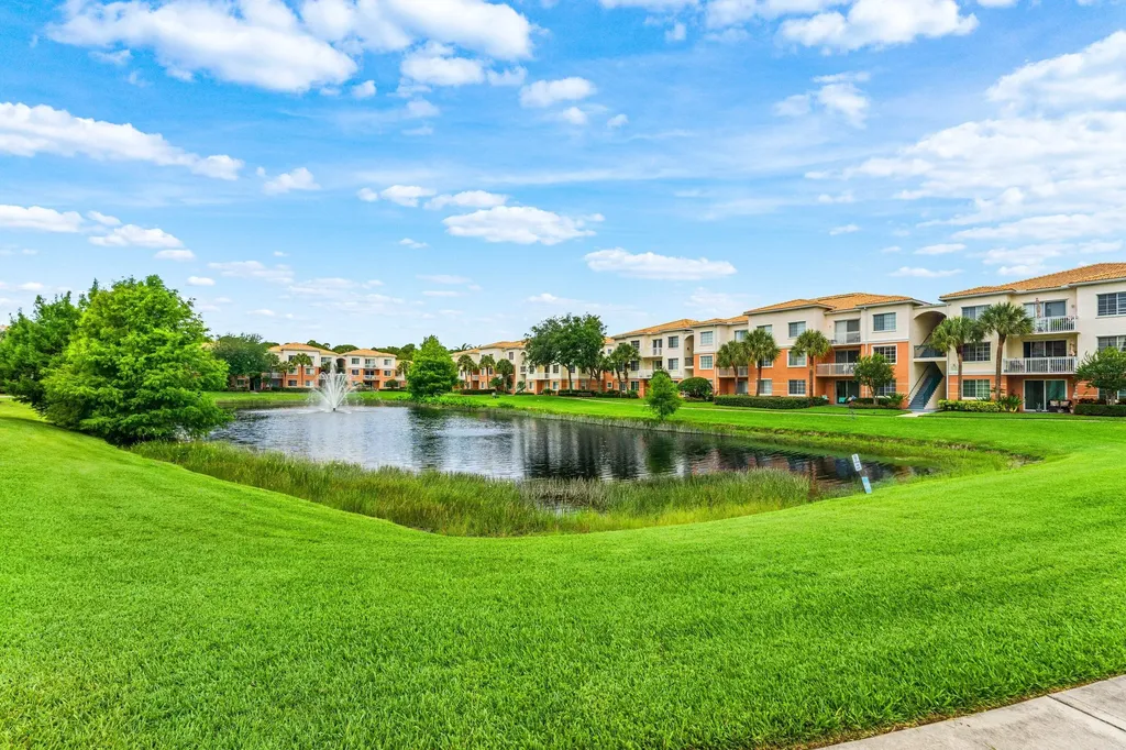 10106 W Myrtlewood Circle Circle W Palm Beach Gardens FL 33418