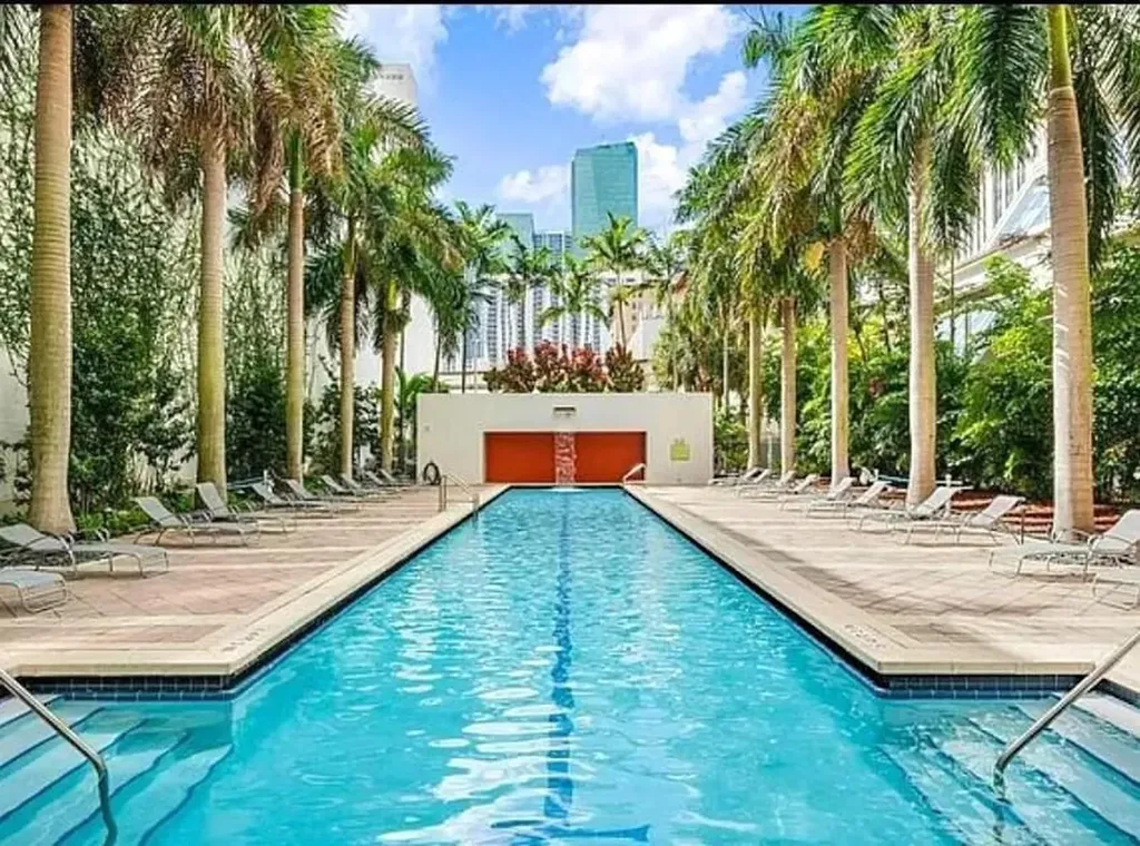 133 NE 2nd Avenue Miami FL 33132
