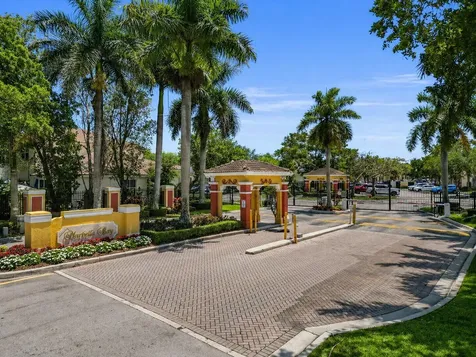 934 NE 42nd Terrace Homestead FL 33033