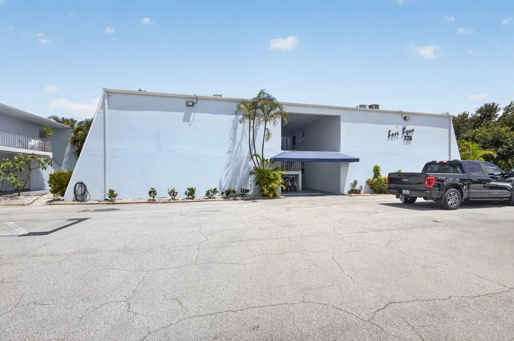 725 Hummingbird Way North Palm Beach FL 33408