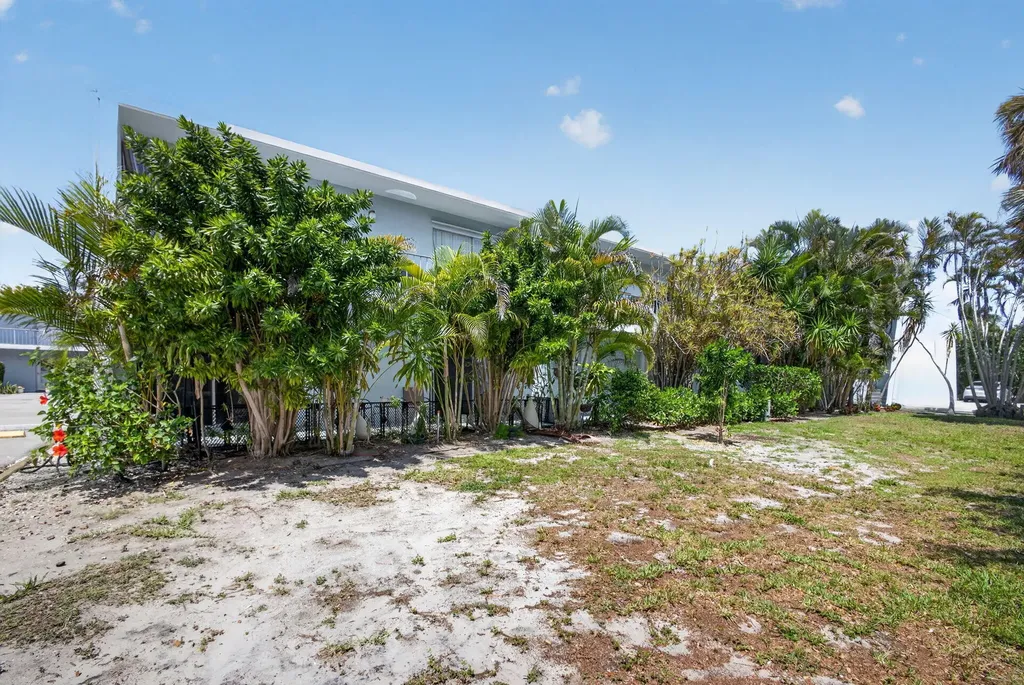 725 Hummingbird Way North Palm Beach FL 33408