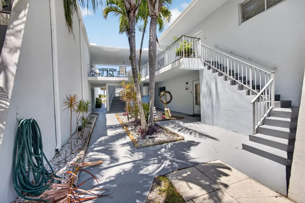 725 Hummingbird Way North Palm Beach FL 33408