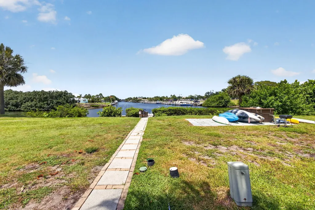 725 Hummingbird Way North Palm Beach FL 33408
