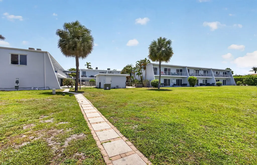 725 Hummingbird Way North Palm Beach FL 33408