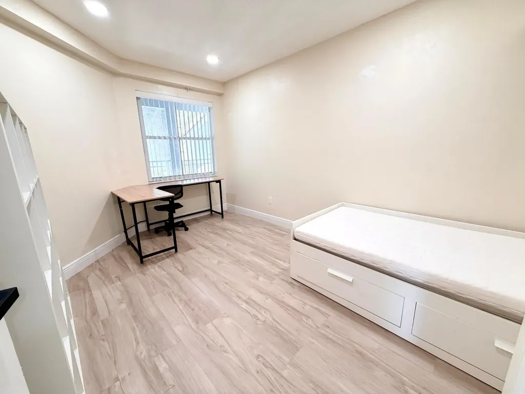 9630 NW 2nd Street Pembroke Pines FL 33024