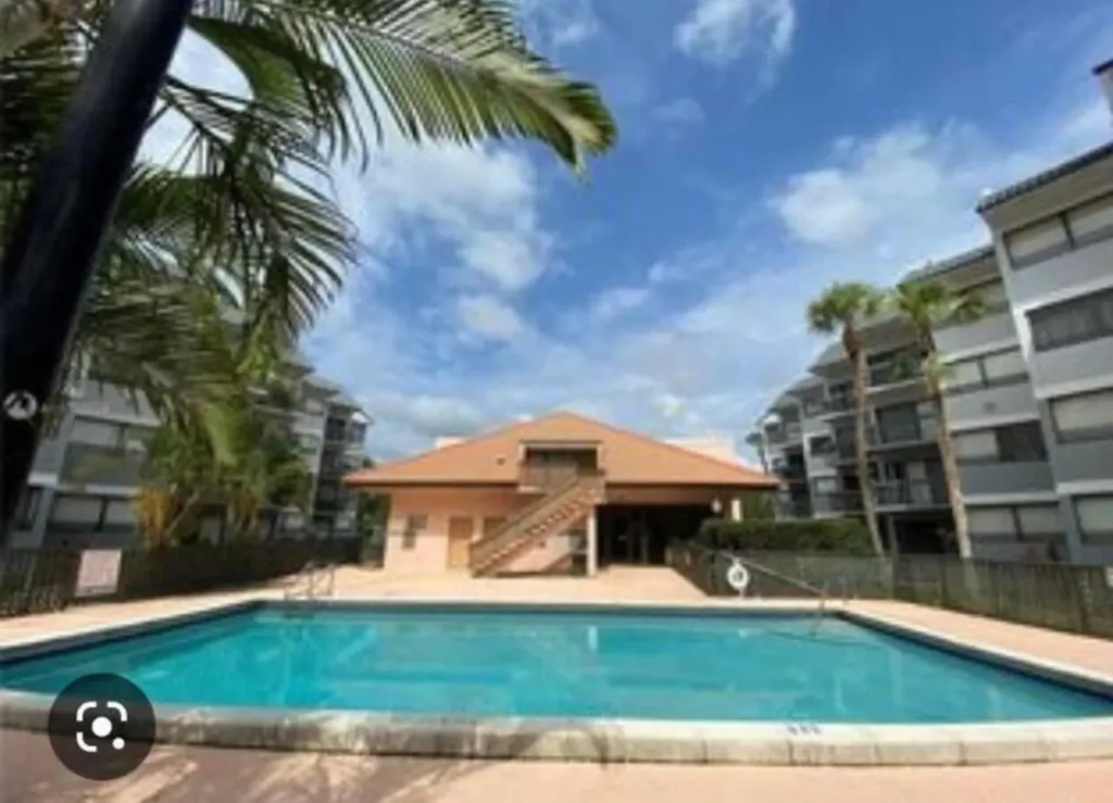 2000 N Congress N West Palm Beach FL 33401