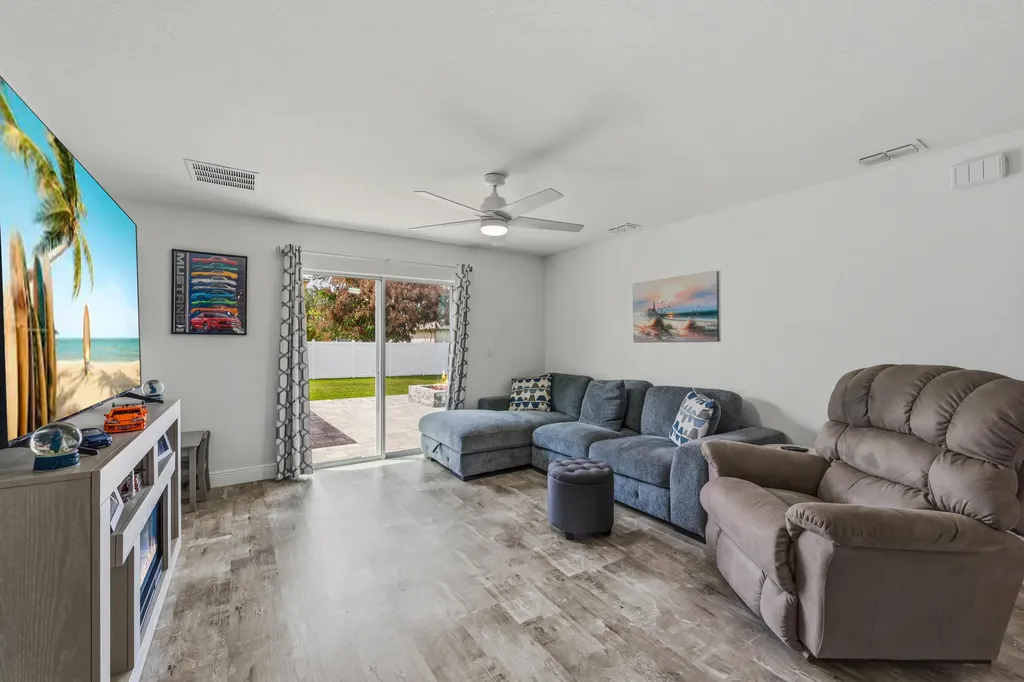 380 SW Donna Terrace Port St Lucie FL 34984